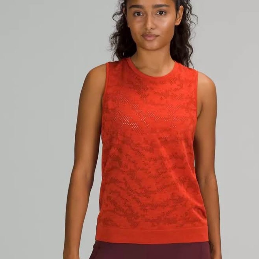 Lululemon top size 6. Aztec brick/ red. Brand new without tags.
